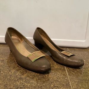 Authentic Salvatore Ferragamo Grey pumps with gold accent size 6.5
